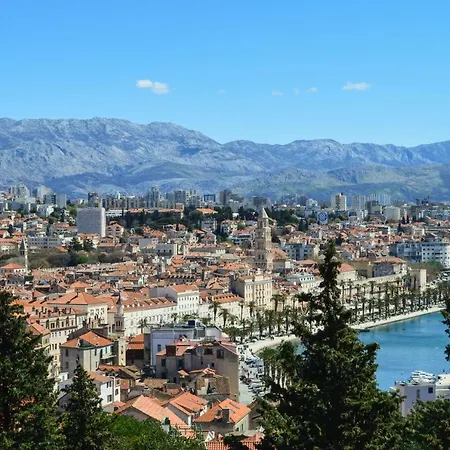 Arcus With Beautiful Terrace