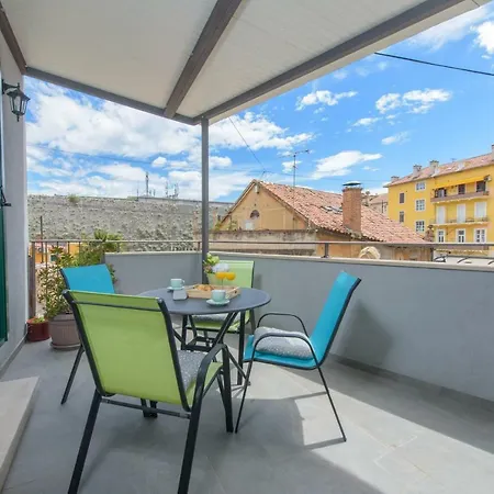 Arcus - Peaceful Terrace In Center
