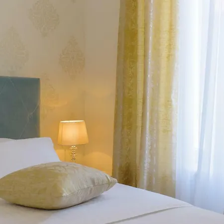 Arcus - Peaceful Terrace In Center * Split
