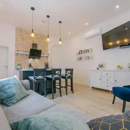 Arcus - Peaceful Terrace In Center Апартаменты *