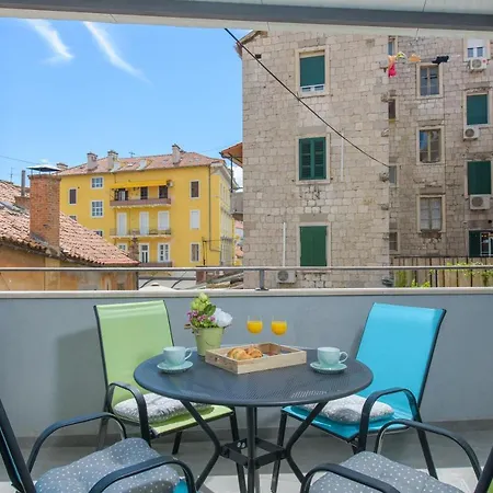 Arcus - Peaceful Terrace In Center