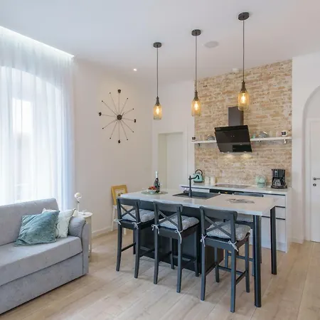 Arcus With Beautiful Terrace