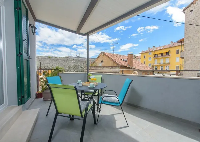 Arcus With Beautiful Terrace