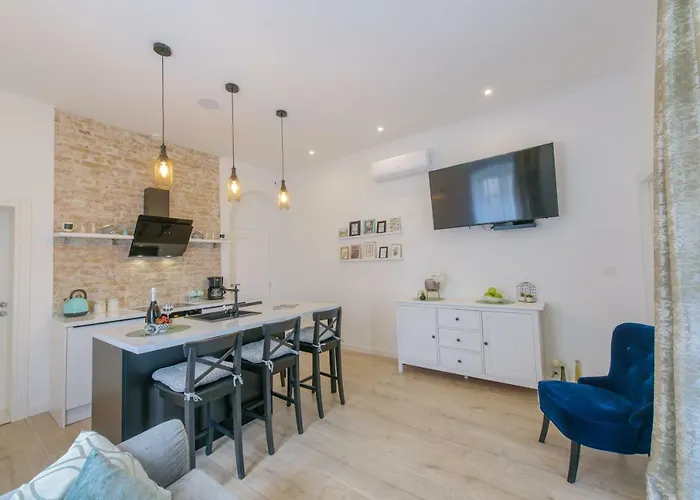 Arcus With Beautiful Terrace דירה