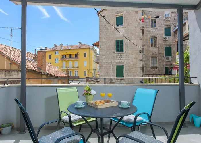 Arcus With Beautiful Terrace